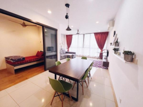 Connected train 3 Bedrooms - ABOVE KLGATEWAY MALL 14